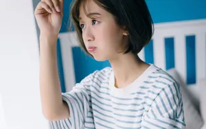 清秀短发美女图片壁纸_3