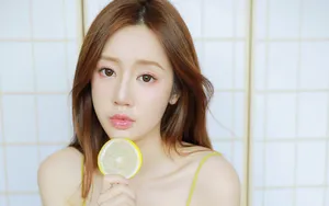 夏日吊带性感美女图片_3