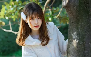 俏皮美女户外照片