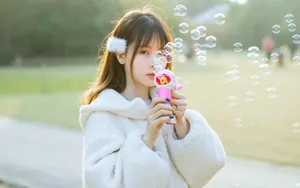 俏皮美女户外照片_4