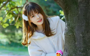 俏皮美女户外照片_7