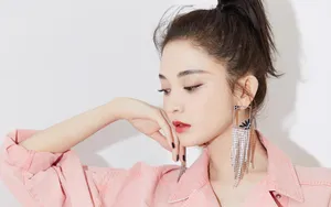 古力娜扎粉色写真壁纸图片_2