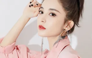 古力娜扎粉色写真壁纸图片_8