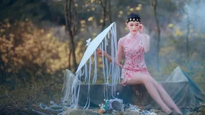迷人旗袍短裙美女图片_2