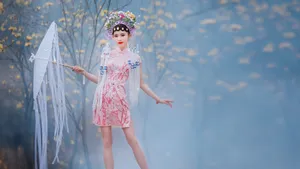 迷人旗袍短裙美女图片_9