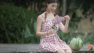 夏天美女吃西瓜图片_6
