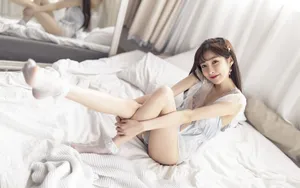 性感迷人的蕾丝裙美女写真图片