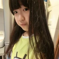 幸福快乐的美女qq头像第1张