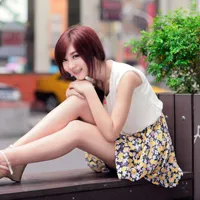 花裙白上衣唯美清纯女生头像第1张