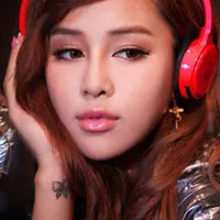 音乐美女头像第1张