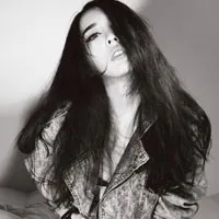 齐刘海女生头像第1张