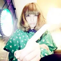 白嫩肌肤气质美女头像第1张