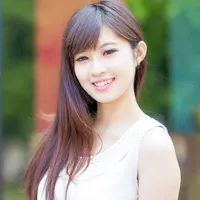 白皙长发美女头像图片第1张