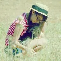 戴帽子的女生qq头像第1张