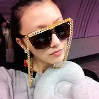 看起来比较拽戴眼镜的女生头像第1张