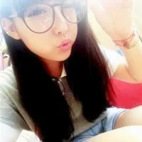 戴眼镜的女生qq头像第1张