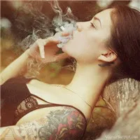 女人抽烟图片头像第1张