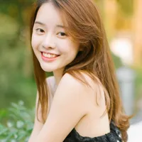 好看的虎牙美女性感妩媚写真图片头像第1张