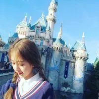 清爽俏丽显嫩的时尚女生头像第1张