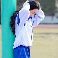穿校服的女生头像图片第1张