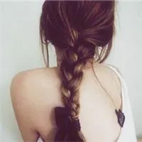 唯美长发背影女生头像第1张