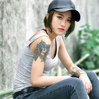 非主流中性美女纹身头像第1张