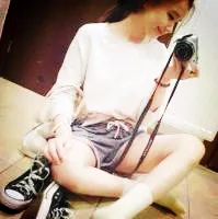 手拿相机的女生头像图片最新的第1张