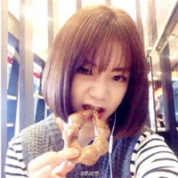韩式短发刘刘海女生头像第1张