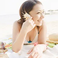 夏日海边沙滩女孩头像图片第1张