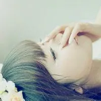 qq悲伤女生头像第1张