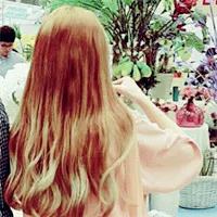 长发背影女生头像看了让你想入非非吧第1张