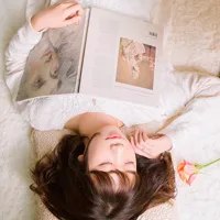 短发气质文艺女青年美女头像图片第1张