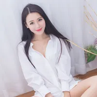 居家衬衣美女头像图片第1张