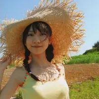 日本美女海滩海边QQ头像图片第1张