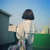 韩范唯美短发女生qq头像侧脸的第1张