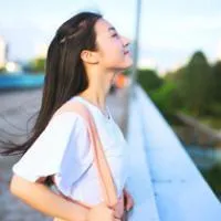 长发美女侧脸图片头像第1张