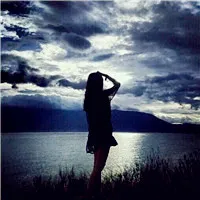 女生海边头像背影图片第1张