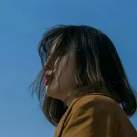 个性短发女生头像第1张