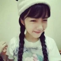 可爱齐刘海女生头像图片第1张