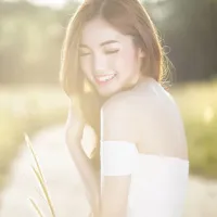 白嫩的美女图片头像第1张