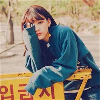 春光明媚美女头像第1张