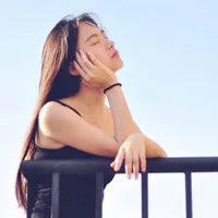 校园清新唯美女生意境头像图片第1张