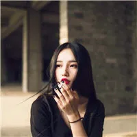 我特别喜欢抽烟的女生头像第1张