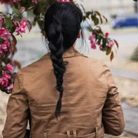 扎着辫子的女生头像第1张