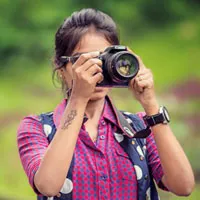 正在摄影的女生头像第1张