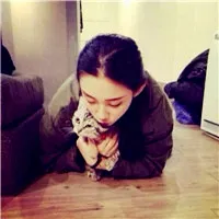 抱猫美女头像第1张