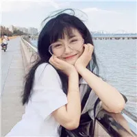 戴眼镜女孩头像图片第1张