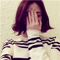 2018最帅气短发女生头像第1张