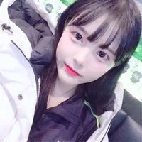 很受长发控女生们喜欢的高贵气质美女微信头像图片第1张