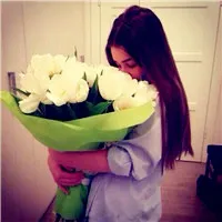 花系小清新头像侧脸抱花高清头像图片第1张